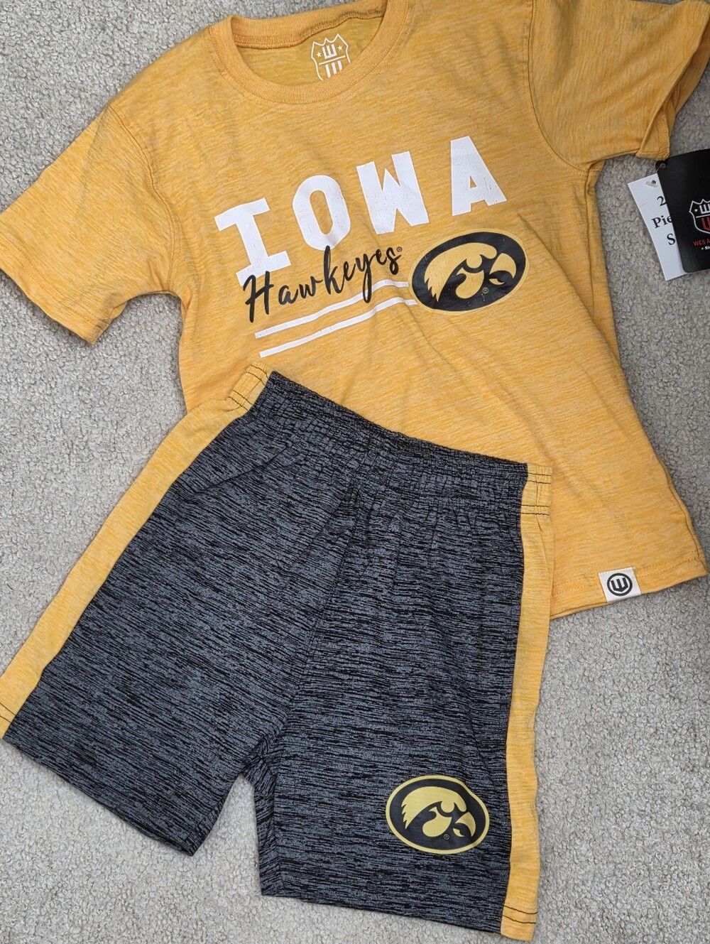 Wes & Willy Iowa Hawkeyes 2pc sport outfit Boys 6